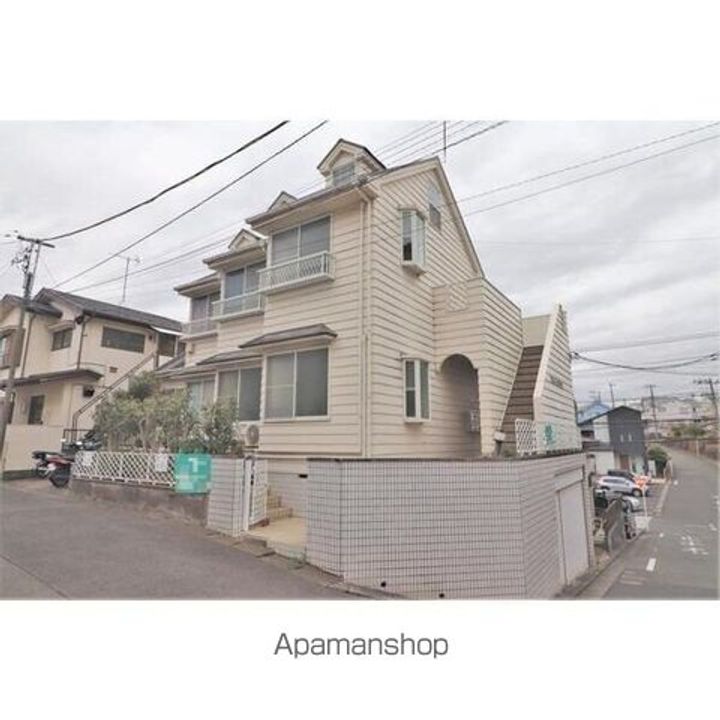 フラットタキザワB号棟の外観