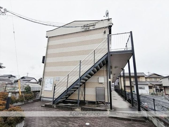 レオパレスウエストコートの外観