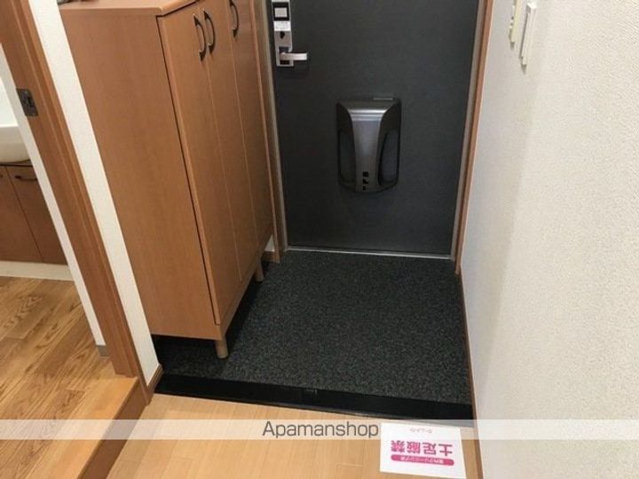 クオリティ パレスの玄関