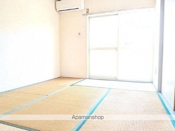 群馬県邑楽郡大泉町東小泉2丁目の賃貸アパートの居間