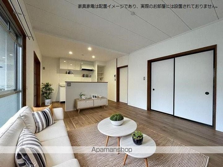 グランパレス池ヶ谷103の居間