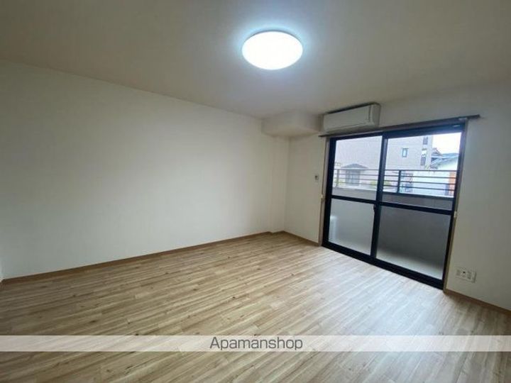 香川県高松市高松町の賃貸アパートの内装