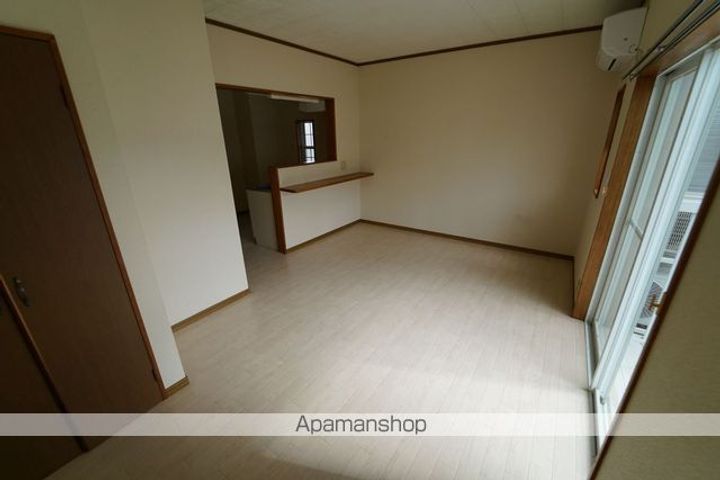 リバティパレス103の居間