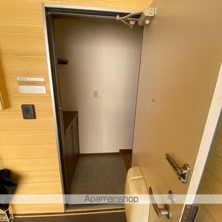 オリーブコート202の玄関