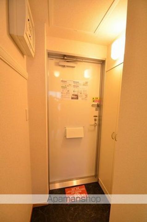 レオパレスアビタシオンの玄関