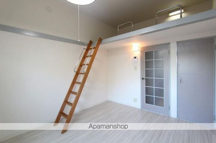 アルボラーダ西町106の居間