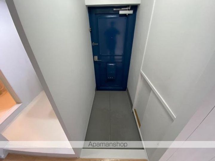 ヴィラナリー志度 3号棟302の玄関