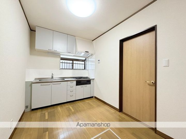 エステートピアY&E201の居間