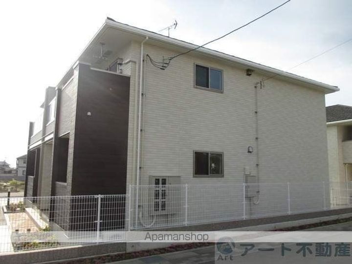 愛媛県東温市志津川南4丁目の賃貸アパートの外観