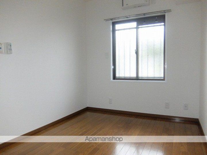 アーク河辺の内装