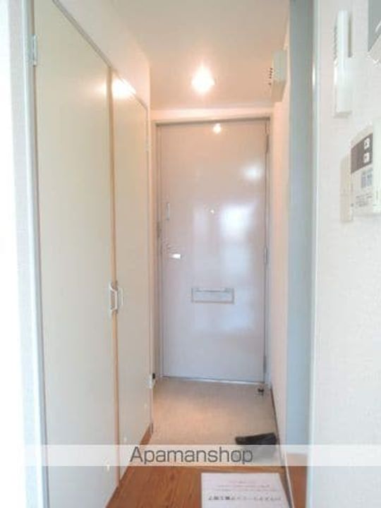 グランピア小松里302の玄関