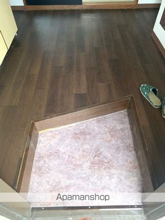 朝日ハイツ2号館の玄関