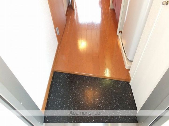 レオパレスカレン205の玄関