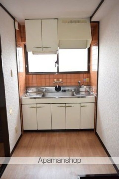 広島県広島市西区南観音町の賃貸マンションの居間