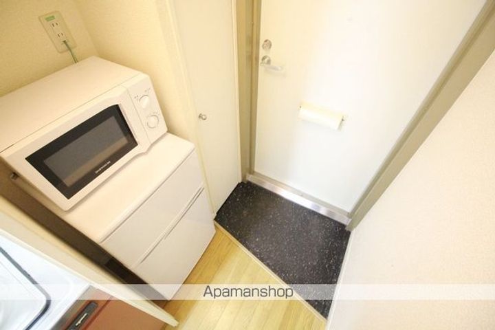 レオパレス鷹合201の玄関