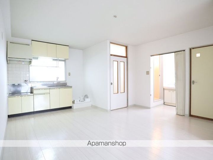 愛知県名古屋市昭和区御器所通2丁目の賃貸マンションの居間