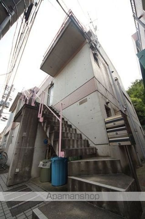 東京都目黒区駒場1丁目の賃貸マンションの外観