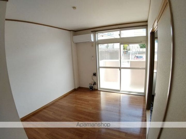 シャルマンヒルズKの居間