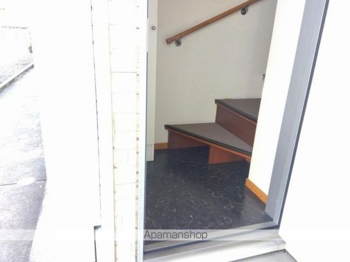 香川県高松市林町の賃貸アパートの玄関