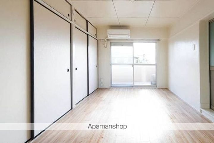 ビレッジハウス富岡2号棟101の居間