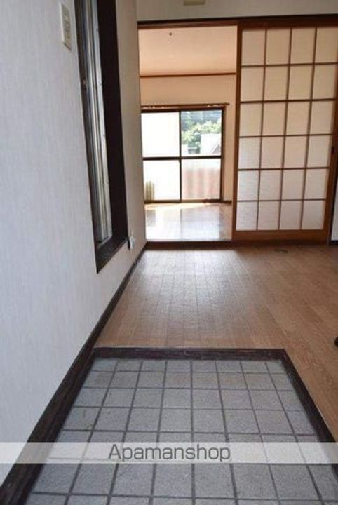 メゾンKK2205の玄関