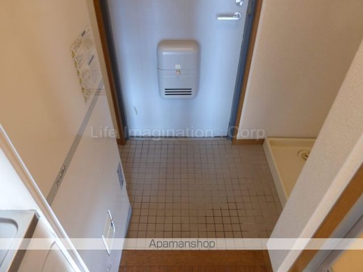 滋賀県大津市雄琴5丁目の賃貸アパートの玄関