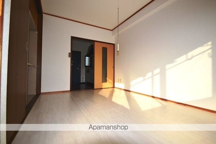 真装マンション202の内装