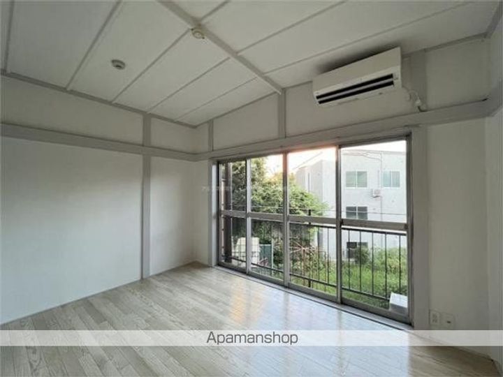 いつみ荘5の居間