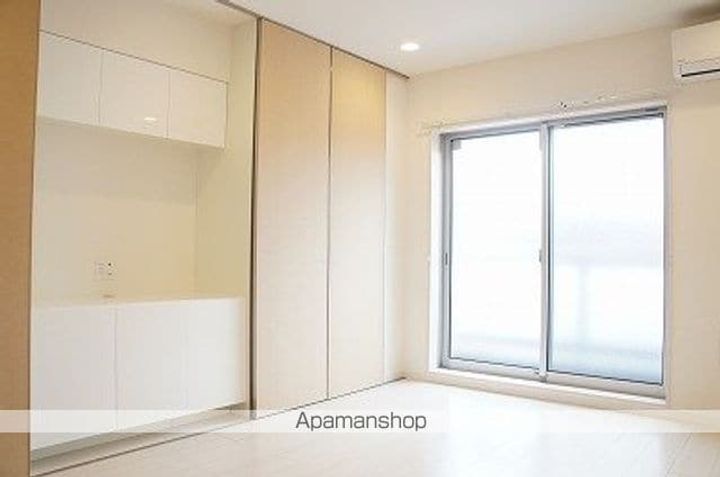 千葉県千葉市中央区長洲1丁目の賃貸マンションの居間