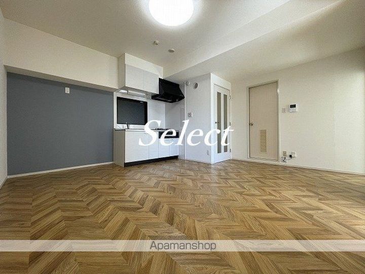 神奈川県横浜市中区宮川町3丁目の賃貸マンションの居間