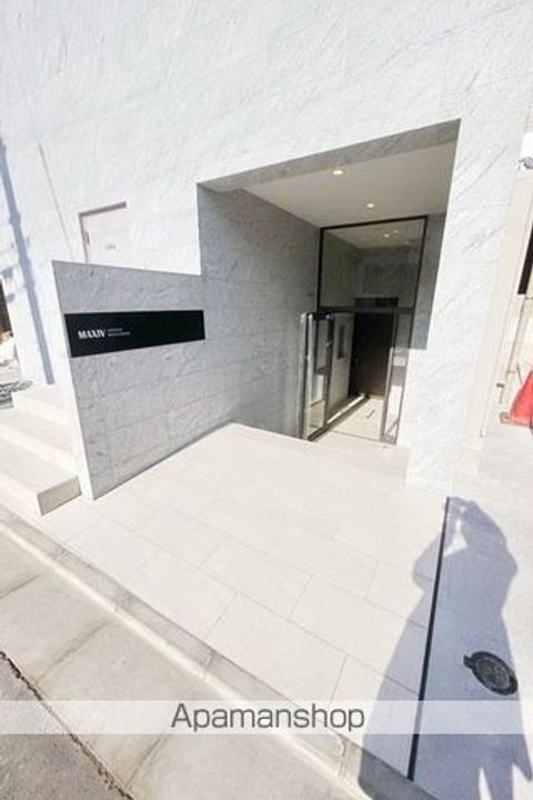 東京都練馬区小竹町2丁目の賃貸マンションの外観