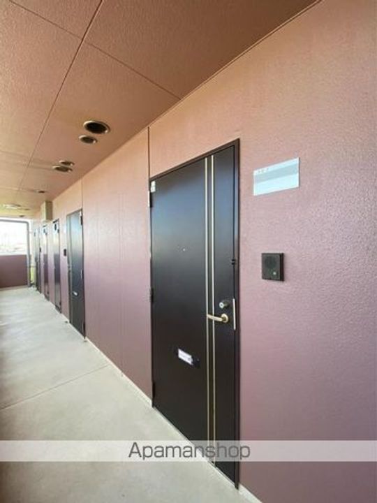 香川県高松市上福岡町の賃貸マンションの玄関