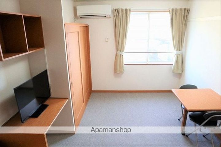 レオパレスシャインの居間