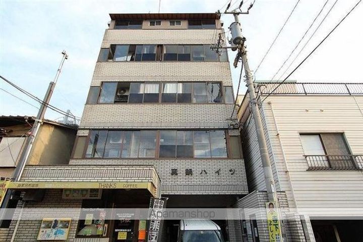 真鍋ハイツ中棟の外観