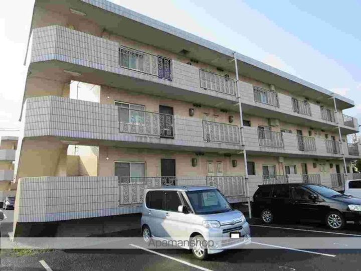 アーヴェイン古泉A棟101の外観