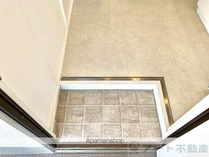 松原ハイツの玄関