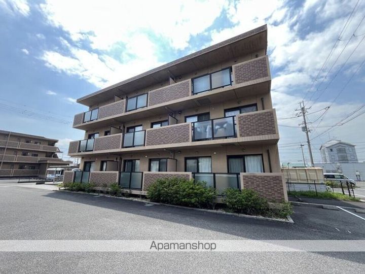 滋賀県蒲生郡日野町中道1丁目の賃貸マンションの外観