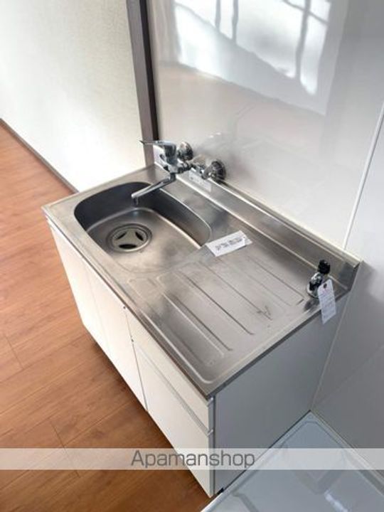 東京都八王子市大和田町7丁目の賃貸アパートのキッチン