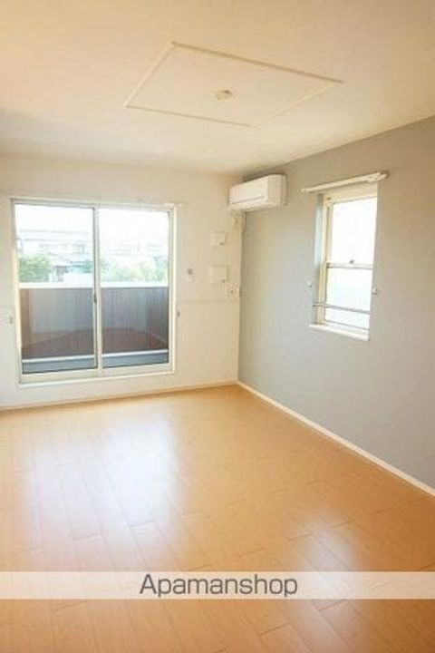 香川県高松市鬼無町藤井の賃貸アパートの居間