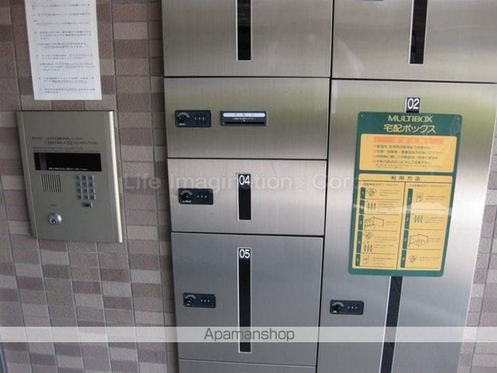 コスミックルーム21の外観