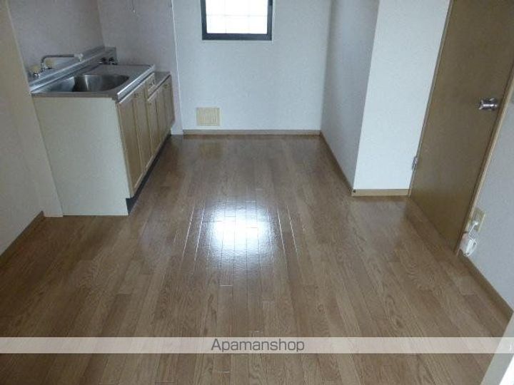 ジュネス新涯の居間