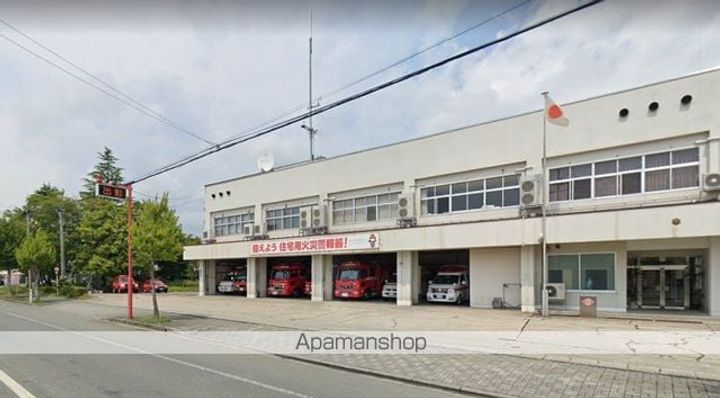 メゾン・ド・リュエルの周辺