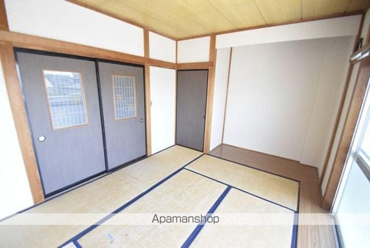 峰岸マンション302の居間