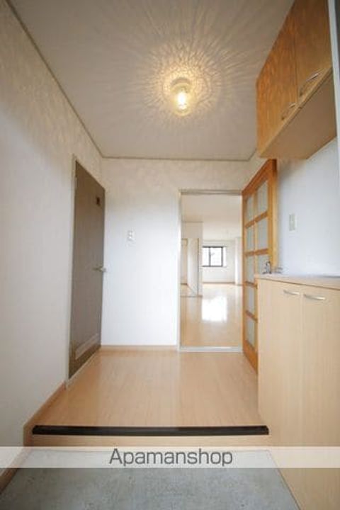 東京都日野市万願寺6丁目の賃貸マンションの玄関