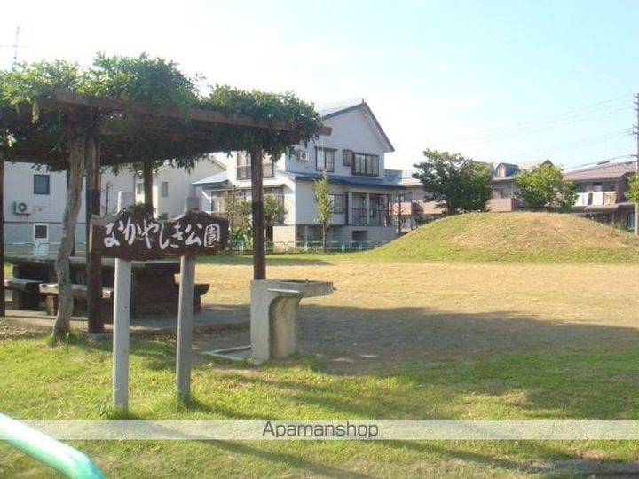 サニーガーデンの周辺