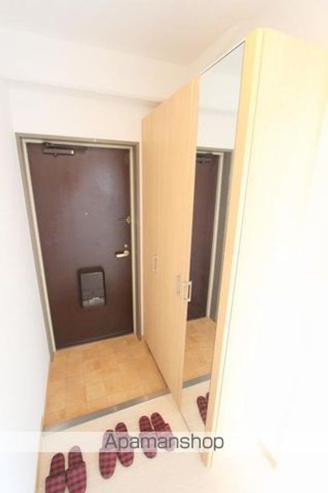 香川県高松市松縄町の賃貸マンションの玄関