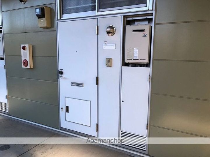 埼玉県蓮田市東2丁目の賃貸アパートの玄関