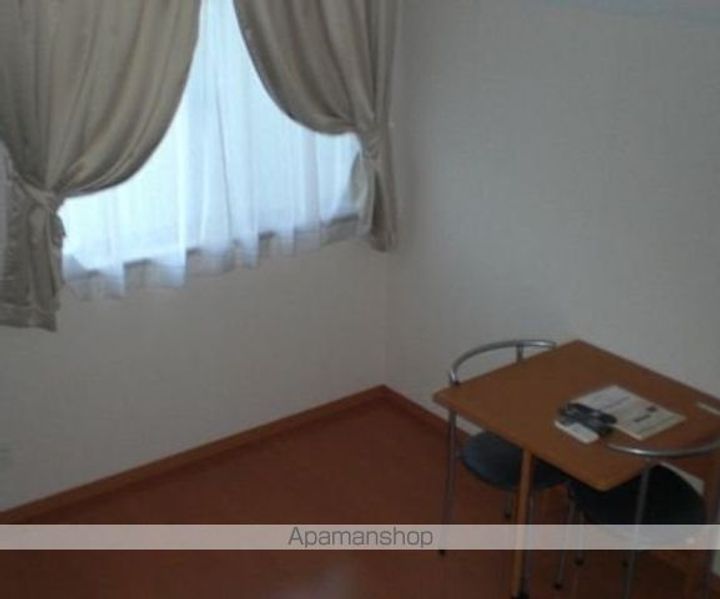 レオパレスアイリス日影102の居間