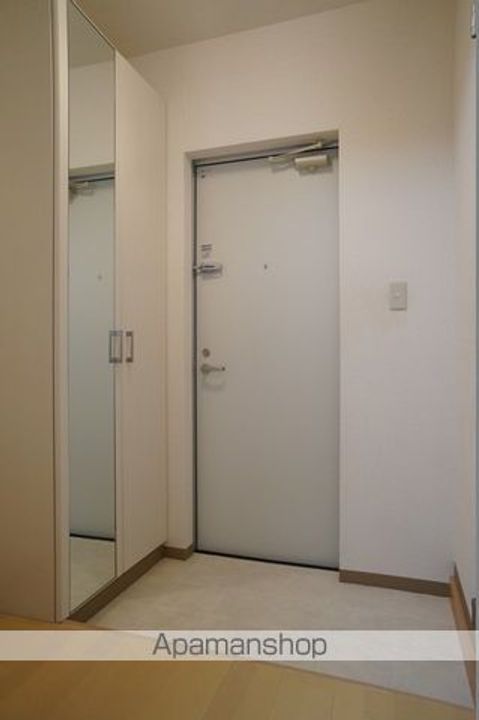 静岡県浜松市中央区佐藤1丁目の賃貸アパートの玄関