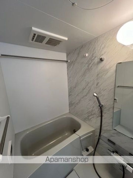東京都新宿区西落合2丁目の賃貸マンションの風呂
